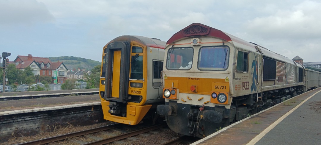 TrainGuy2008 🏴󠁧󠁢󠁷󠁬󠁳󠁿 on Train Siding: I saw one of the very few freight trains to come to my local yard in Llandudno Junction this year, so
far -...