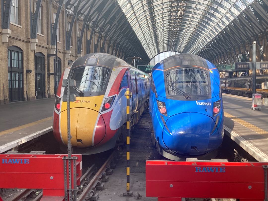 Theo555 on Train Siding: 3rd and final post for this London trip, and this leg was absolutely epic as I took my first trip onboard an LNER Azuma, always wanted
to ride...