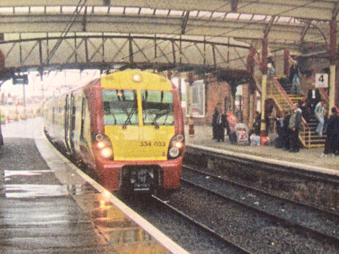 Alex Coomber on Train Siding: A Class 334 Juniper 25 KV was built by Alstom between 2000 and 2003 for the Strathclyde outer suburban services. The Class 334
Junipers...