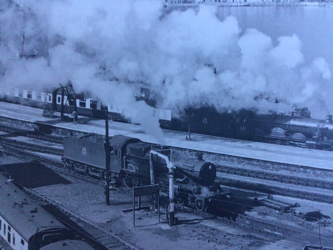 Alex Coomber on Train Siding: Kingswear was the terminus of through expresses from London to Paddington. In September 1955. A Castle Class 4-6-0 No. 5053 Earl
Cairns...