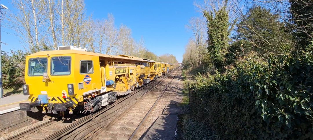 andrew1308 on Train Siding: Here are 4 picture's taken by me of Colas class 56302 passing Marden station on the 6Z58 to Dollands Moor Sdgs from Guide
Bridge Brookside...