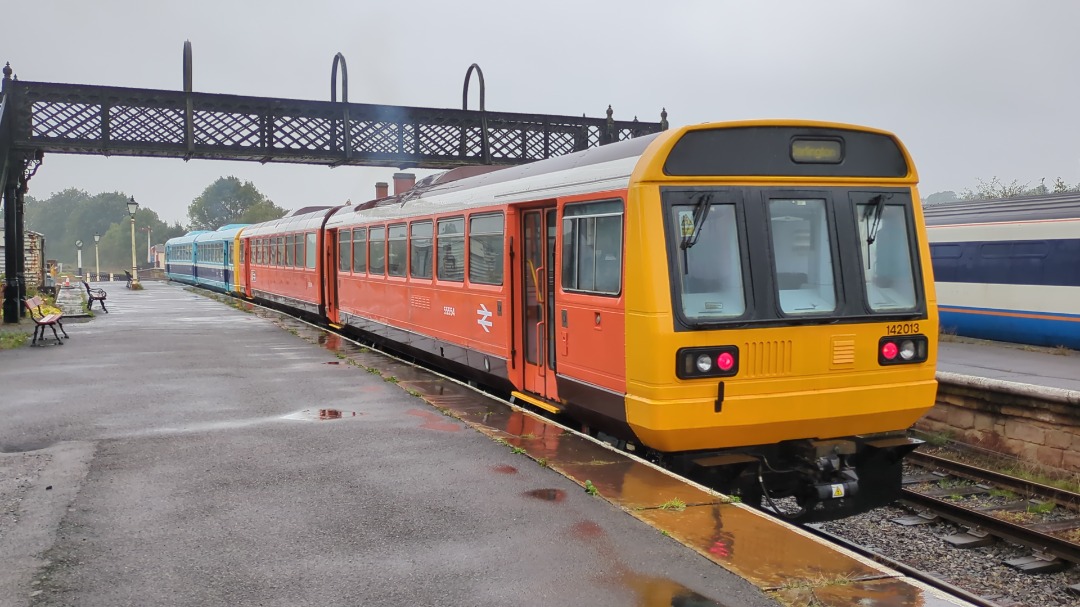 kieran harrod on Train Siding: Freshly painted 142013 Pacer DMU travelling around at the annual DMU gala at the Midland Railway center - Butterley. Seen here as
she...