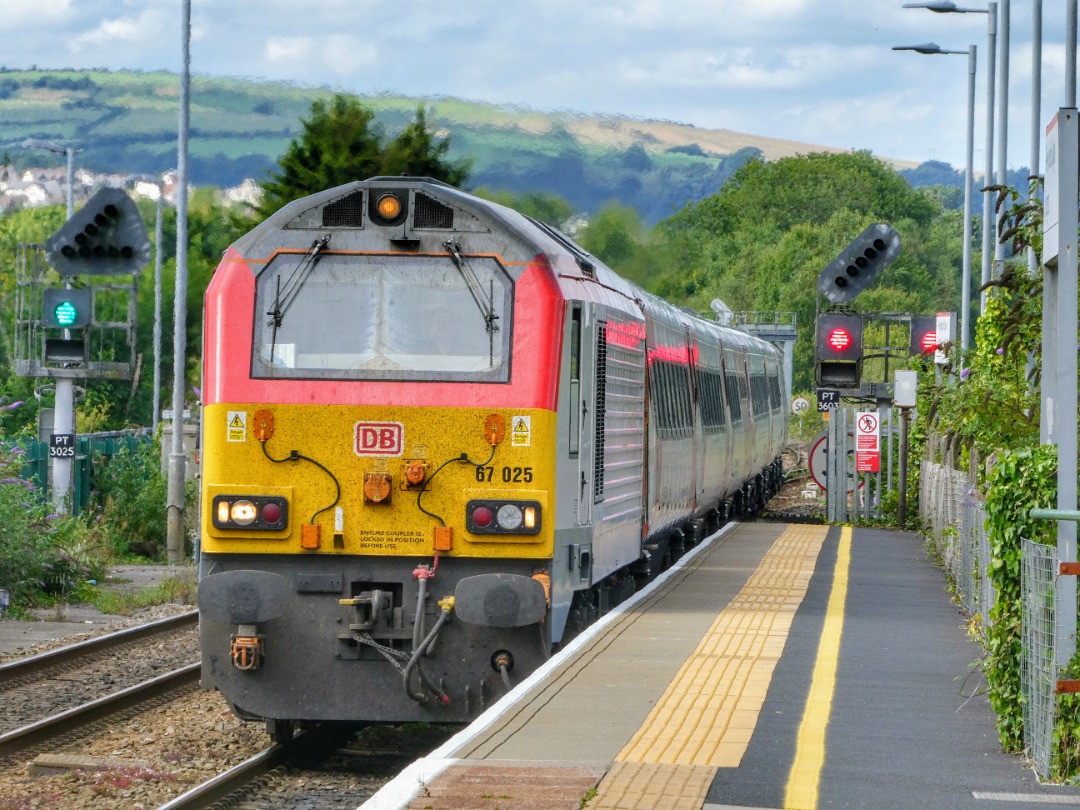 The Jamster on Train Siding: DB Cargo UK 67025 arrives at Bridgend with 1W60, the 1455 Transport for Wales train from Swansea to Manchester Piccadilly.
11/08/24