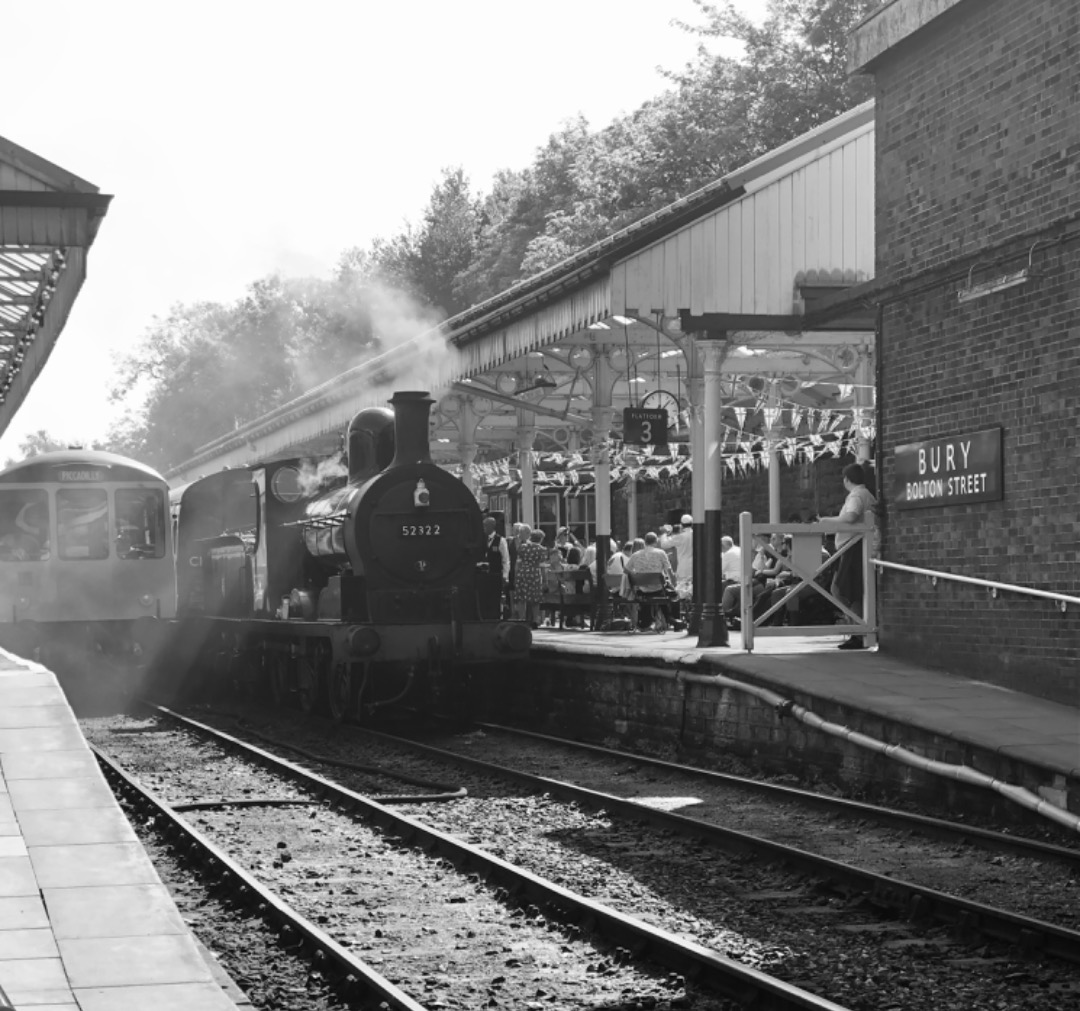 k unsworth on Train Siding: Aspinall L&YR Class 27 52322 0-6-0 Stands at Bury Bolton St As members of the highly acclaimed jug band The Leeds City Stompers
demonstrate...