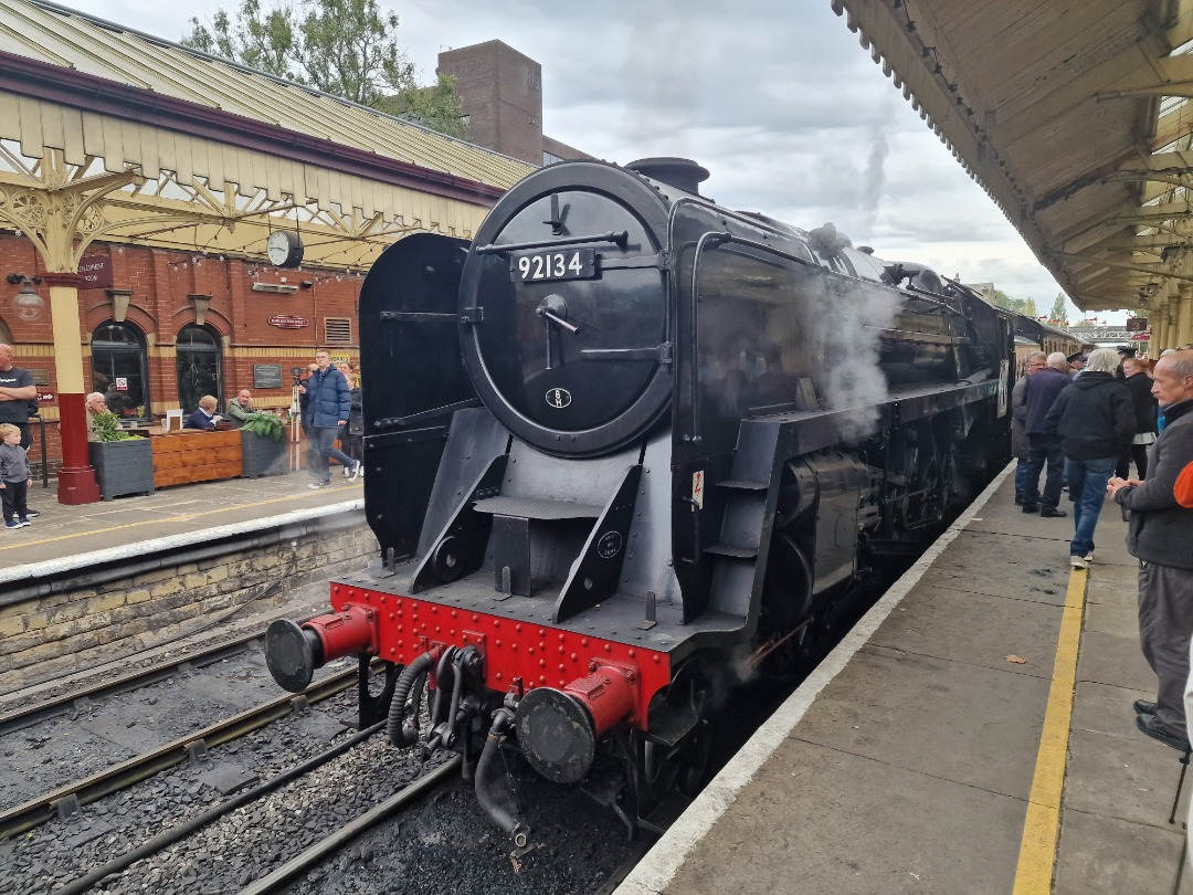 Nathaniel on Train Siding: some pictures of '92134' 9f at the East Lancashire Railway on Sunday 13th October 2024 and on the footplate too.