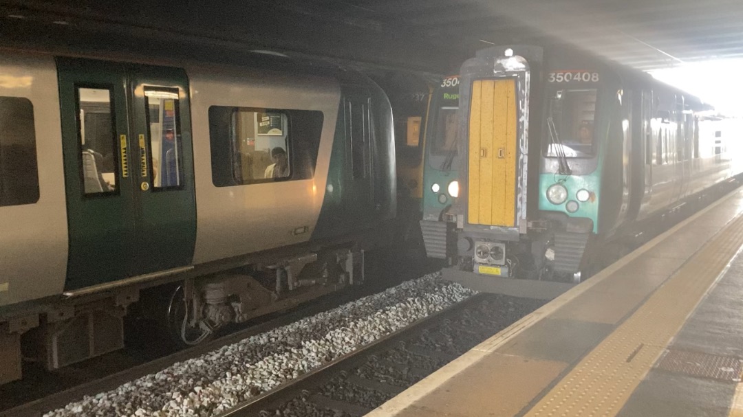 Theo555 on Train Siding: Today I decided to do a quick trip to Birmingham International, and yes on another Saturday lol, saw a Cross Country Voyager, an
Avanti...