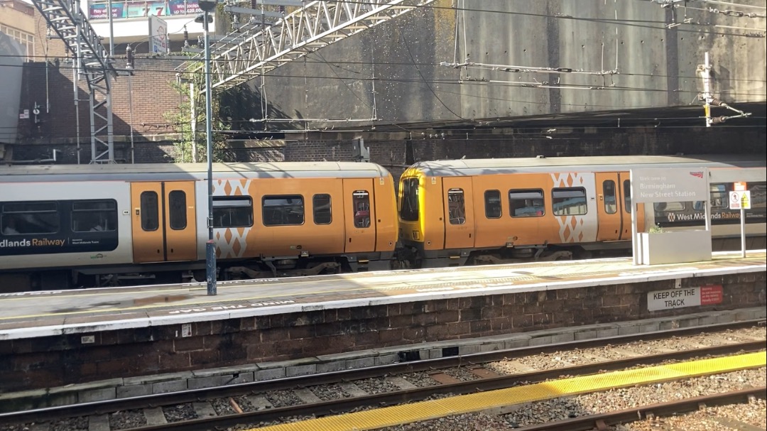 Theo555 on Train Siding: Some more New Street pics, did some more spotting there yesterday before heading down to Redditch onboard a Class 730