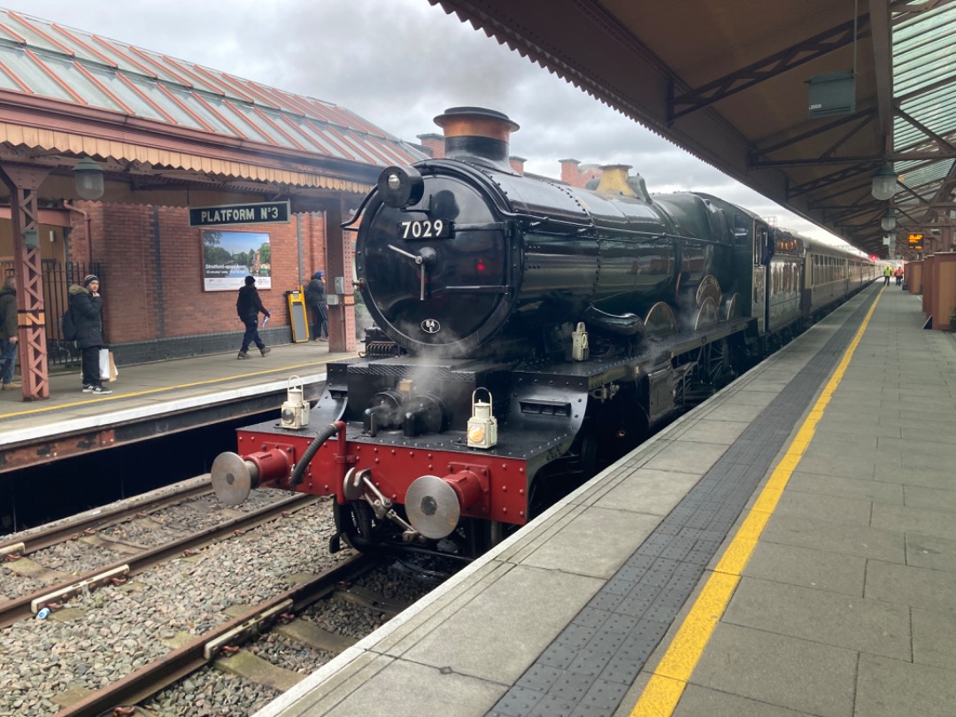 Theo555 on Train Siding: Went on another little outing today: didn't see much today but I did watch the Polar Express railtour Steam/Diesel Train pull in
at Birmingham...