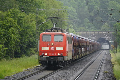 Tammycompanythetrainspotter on Train Siding: "An old lady alias 151 002 and a car train passing through Eilendorf. Greetings back to the friendly train
driver 😉"