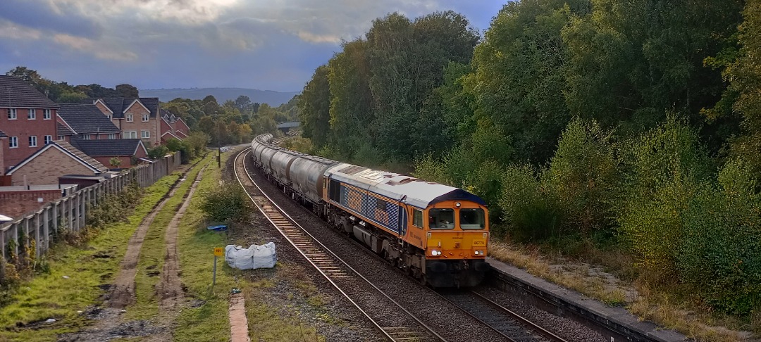 Hardley Distant on Train Siding: CURRENT: 66778 approaches Ruabon Station today with the 6M42 09:20 Avonmouth Hanson Sidibg to Penyffordd Cement empty Cement
service.