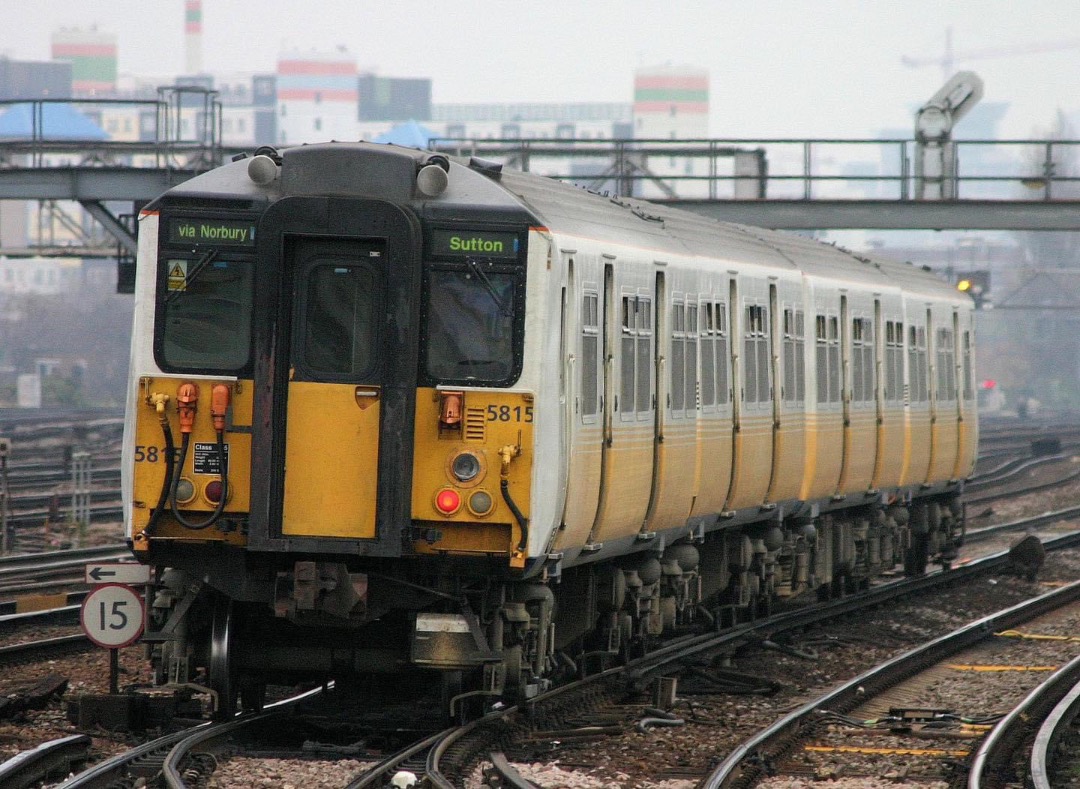 Inter City Railway Society on Train Siding: Class 455 no.5815 leaves Clapham Junction Station on the 4th of December 2004.