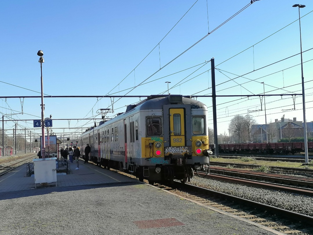 Henri Silvestre on Train Siding: Que pensez-vous de cette photo ? #trainspotting #train #electric #passion #amclassique #sncb #ath