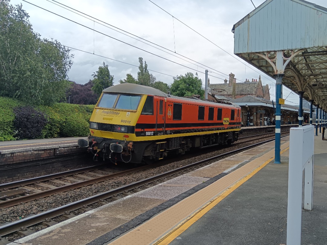 Whistlestopper on Train Siding: Freightliner class 90/0 No. #90012 passing Penrith North Lakes this morning working 0Z81 1102 Carlisle to Basford Hall Yard with
a...