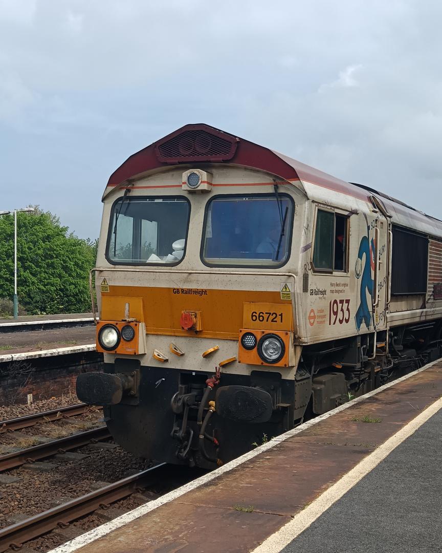 TrainGuy2008 🏴󠁧󠁢󠁷󠁬󠁳󠁿 on Train Siding: I saw one of the very few freight trains to come to my local yard in Llandudno Junction this year, so
far -...