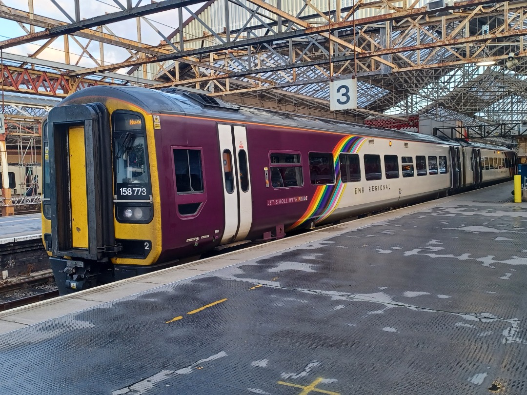 Trainnut on Train Siding: #photo #train #diesel #emu #dmu #station Celebrity Hst power cars, 508127 and 507005 going for scrap with 37884, Avanti Supervoyager,
158773...