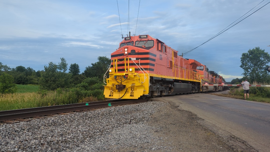 CaptnRetro on Train Siding: Caught this Genesee & Wyoming heritage unit on the lead of a Northbound Buffalo & Pittsburgh train through my town this
evening!