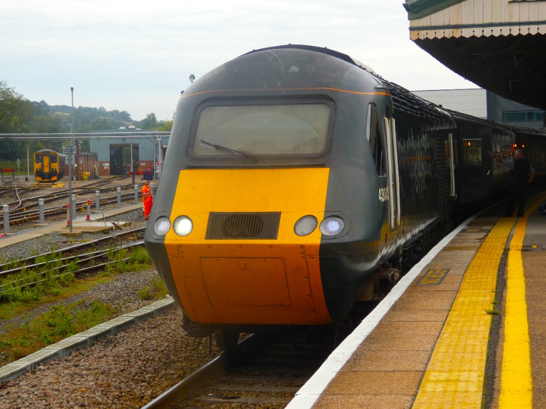 Jacobs Train Videos on Train Siding: #43042 is seen stood at Exeter St Davids station for any Castle Sets last public appearance in the daylight in Exeter
waiting to...