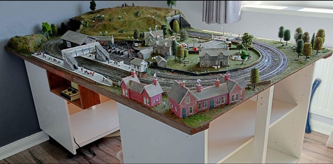 Meridian Railways on Train Siding: Found this layout for sale which is similar to the ideas I've had for my own layout, I'm very tempted 🤔