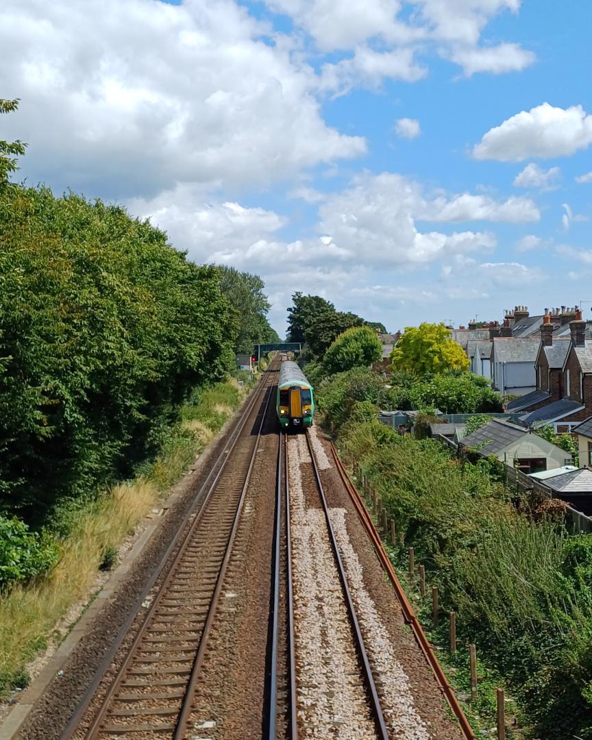 Train Matt1 on Train Siding: #trainspotting #train #emu #photo #377 #southern #southernrail #class377 #chichester #bridge