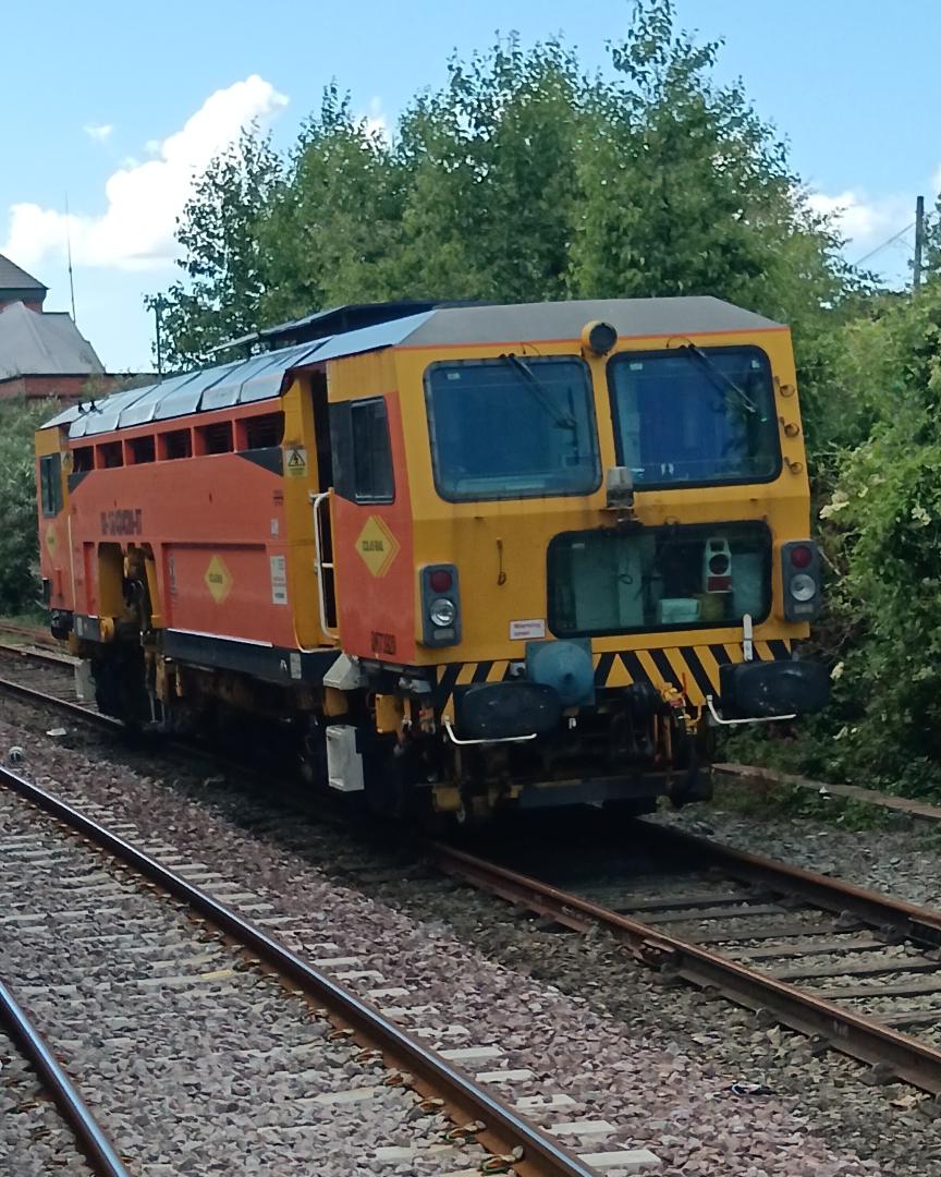 TrainGuy2008 🏴󠁧󠁢󠁷󠁬󠁳󠁿 on Train Siding: An interesting few minutes at Llandudno Junction after getting off my train.. saw a Tamper parked in
the...