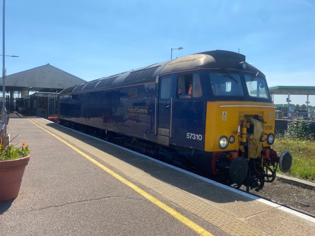 Teddy Mines on Train Siding: #trainspotting class57 57310 going from stow market DGL to stow market DGL at Great Yarmouth