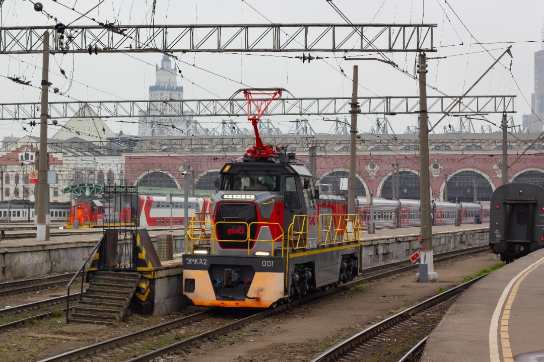 CHS200-011 on Train Siding: New Russian shunting electric locomotive EMKA2-001 at the Moscow Passazhirskaya-Kazanskaya station. The electric locomotive is
designed to...