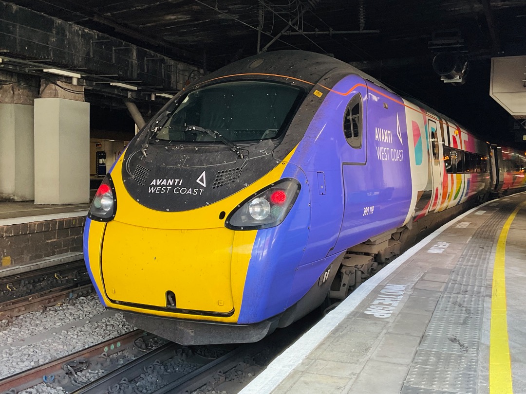 George on Train Siding: Trains at BHM on Friday with 323240 returning from a staff farewell event at Wolverhampton. Probably my last 323 sighting in Birmingham
with it...