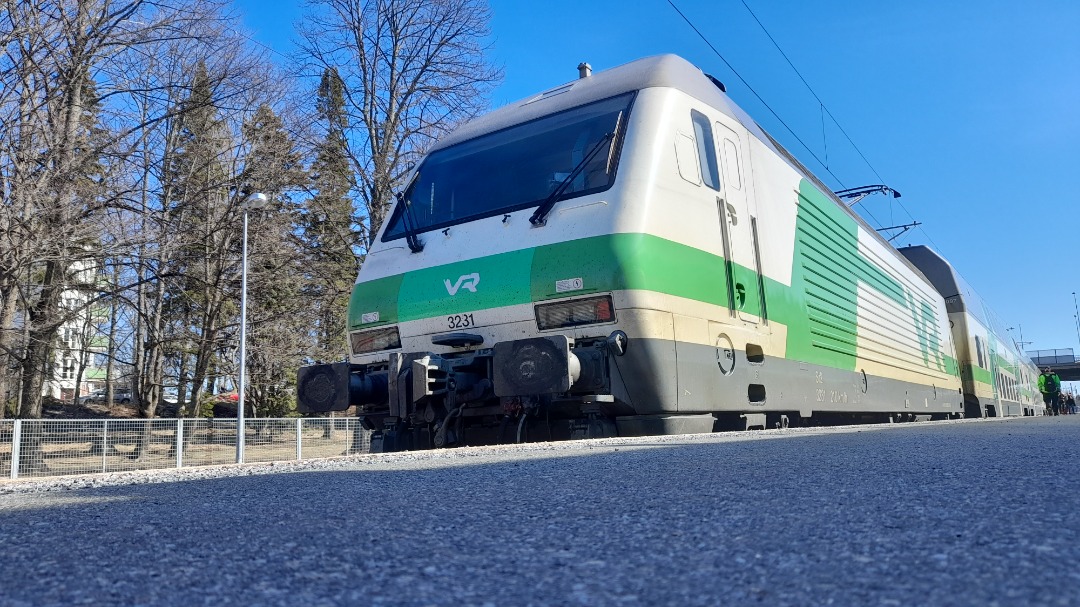 Grasshopper Without Grass on Train Siding: Was waiting for the train to come in so I can get some photos, and it just arrived, almost 1 hour before it's
leaving again