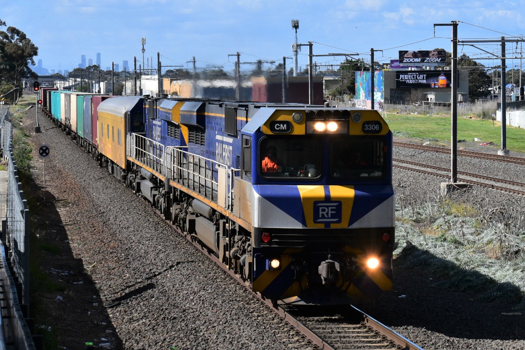 Shawn Stutsel on Train Siding: Railfirst's CM3306 and CM3310 races through Williams Landing, Melbourne with Aurizon's 6MX1, Container Service bound
for South Australia...