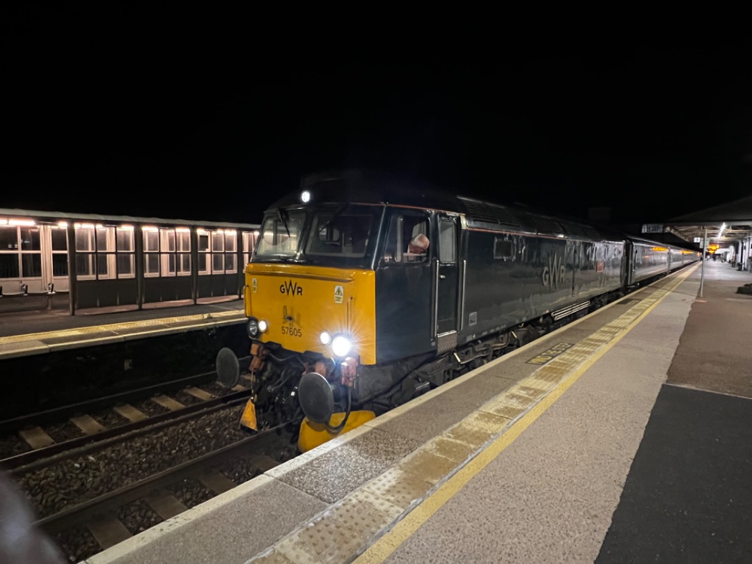 PJ on Train Siding: Totnes castle 57605 Riviera Sleeper GWR departing Newton abbot from Penzance due for London Paddington