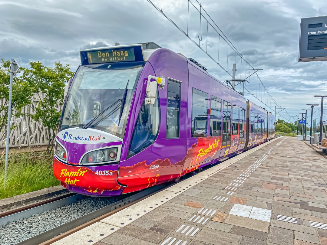 OVIsaiah on Train Siding: HTM RegioCitadis 4035 (in Hot Cheeto kleurstelling) op Lansingerland-Zoetermeer als lijn 4 naar Den Haag De Uithof