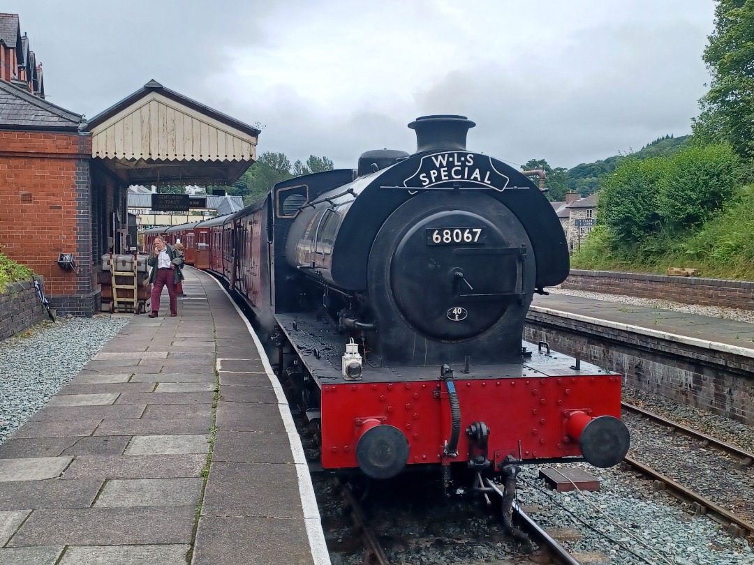 Trainnut on Train Siding: #photo #train #steam #diesel #dmu #station My trip on the new Llangollen & Corwen steam railway extension to Corwen. 68067 and
class 109 DMU....