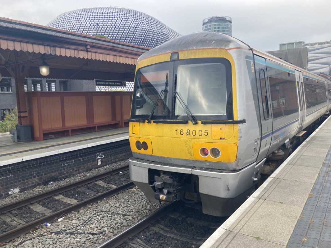 Theo555 on Train Siding: Decided to take another Chiltern trip to Leamington again today, gonna make a YT video on comparing the Class 168 and Class 68 silver
trains...