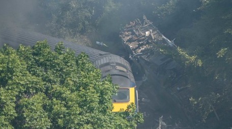 Jess Clark on Train Siding: 43030 43140 in stonehaven derailment. 2 dead, driver dead. Praying to people that have been in the crash. As a HST lover this breaks
my...