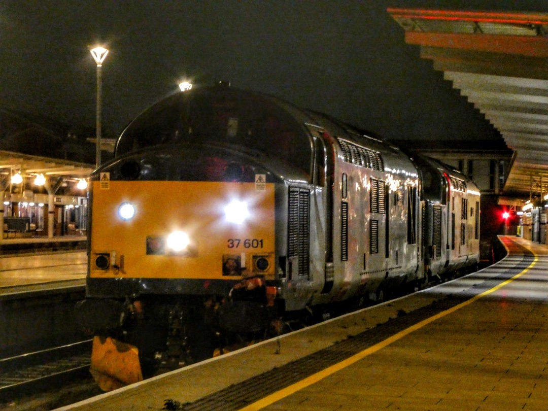 The Jamster on Train Siding: Rail Operations Group 37601 and 37510 wait to leave Derby station working 0M57 1933 Tyseley LMD to Derby RTC. I found out from the
driver...