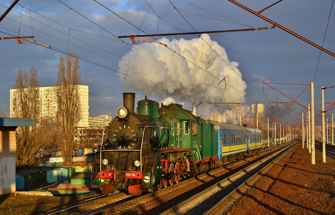 Yurko Slyusar on Train Siding: Merry Christmas everyone! With this occasion I decided to add my photos of the holiday train with steam locomotive Er787-46,
which in...