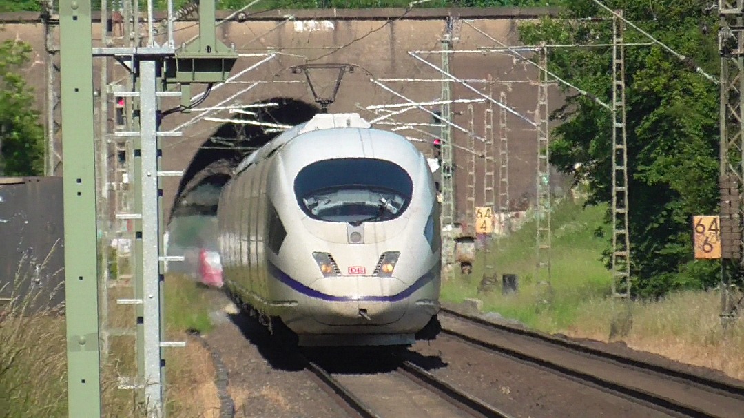 ZW•AVV on Train Siding: The "Europe" ICE on one of his last services to Belgium. This ICE is a special livery for the Br406 (ICE3M). The ICE3 M
used to run from...