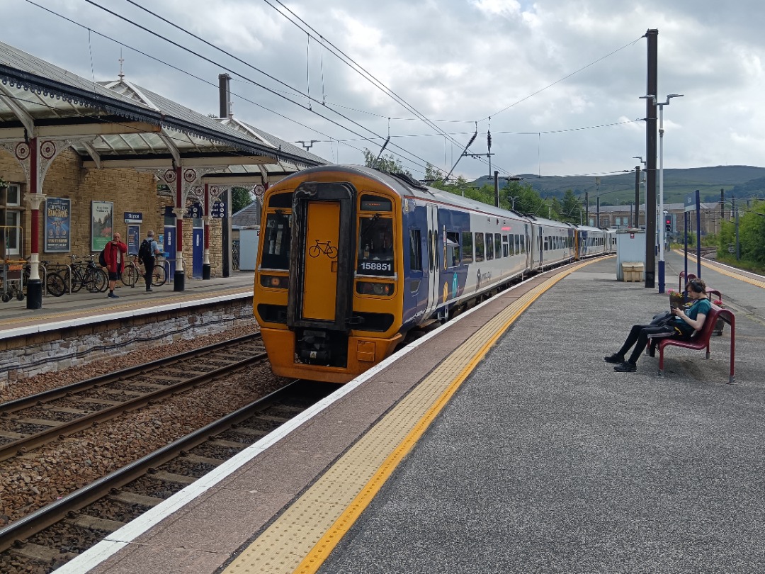 Whistlestopper on Train Siding: Northern class 158/8 No. #158851 and #158870 arriving into Skipton this morning working 2H86 1049 Leeds to Carlisle.