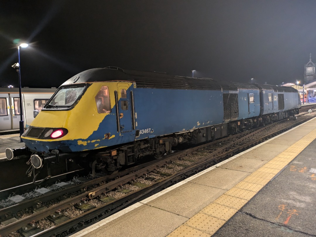 Rail Ale Adventures on Train Siding: Seen at Cleethorpes this evening, Rail Adventure HST power cars 43423 & 43467 working 0Z46 Newark to Cleethorpes and
returning on...