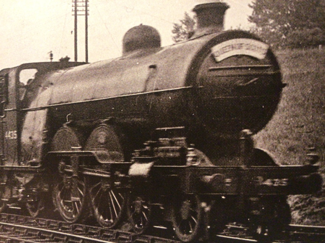 Alex Coomber on Train Siding: The Down The Queen of Scots Pullman Train is seen here at speed passing Potters Bar in Hertfordshire in 1933 behind an LNER Class
C1...