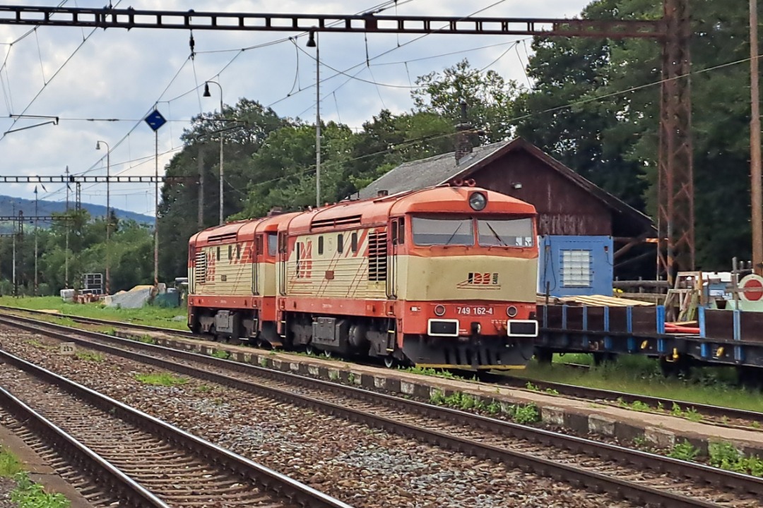 Worldoftrains on Train Siding: On the first photo are 2 locomotives that are called bardotka from ids cargo and in the second photo is golden br 193 (vectron)
which is...