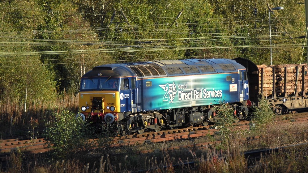 TheWestCoastTrainspotter on Train Siding: Managed to catch failed 70804 being hauled back to carlisle N.Y. by 57307 Thunderbirds Lady Penelope at upperby
junction