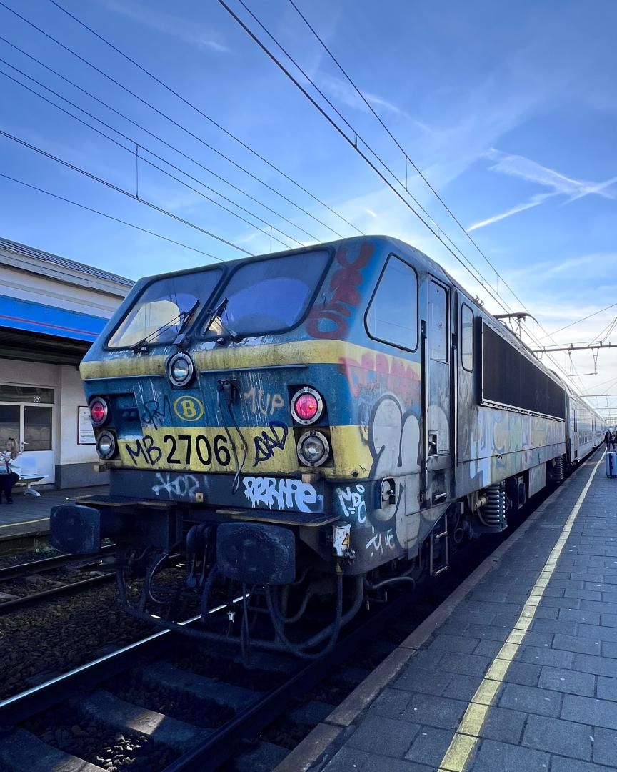 Koen G on Train Siding: The locomotive series HLe27 is a type of electric locomotive that has been in service with the NMBS since 1981, for both passenger and
freight...