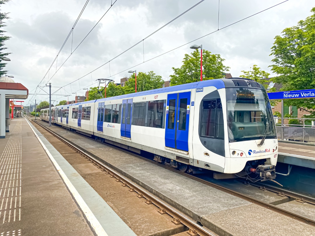 OVIsaiah on Train Siding: (Ook mijn profielfoto) RET RSG3 5506 (met SG3 5641 ervoor) op Nieuw Verlaat als lijn B naar Nesselande. Sinds donderdag reden de 5504,
5506...