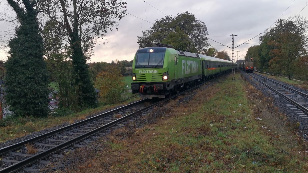 ZW•AVV on Train Siding: A Vectron (Br193) with a Flixtrain to Aachen Hbf. Normally those run on the High-speed line Cologne-Aachen, but this line was
closed because...