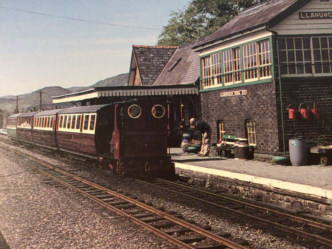 Alex Coomber on Train Siding: The Bala Lakes principal station LIanuwchllyn still has the original Great Western Railway Station buildings and signal box. A
Hunslet...