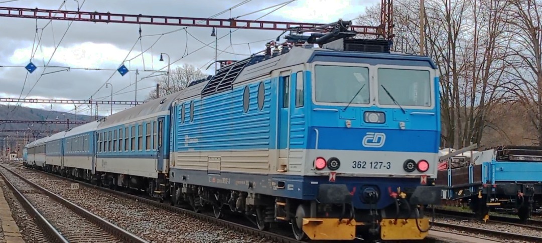 Davca ☑️ on Train Siding: Express train " bavorský express" from Prague main station to München hbf with locomotive Siemens vectron
And locomotive 362 "eso"