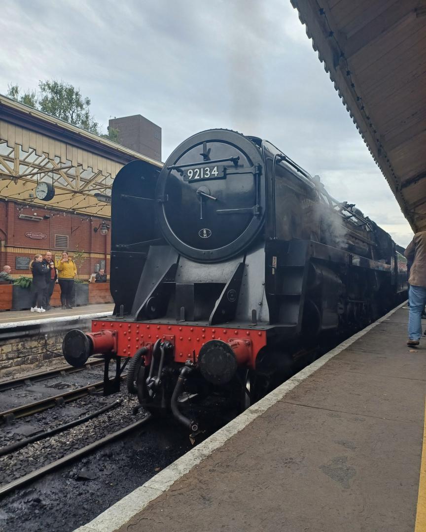 James Taylor on Train Siding: 9F 92134 at Bury on the ELR Railway autumn Steam Gala Go to Channel for more at
https://youtube.com/@jamestaylortrains?si=zbDQPEeQwEGoSFsx