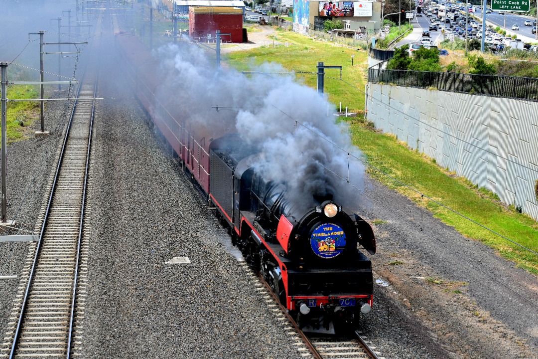 Shawn Stutsel on Train Siding: 707 Op's R707, races through Williams Landing, Melbourne with 8197, Special Charter (the Vinelander) to Maryborough via
Ballarat to meet...