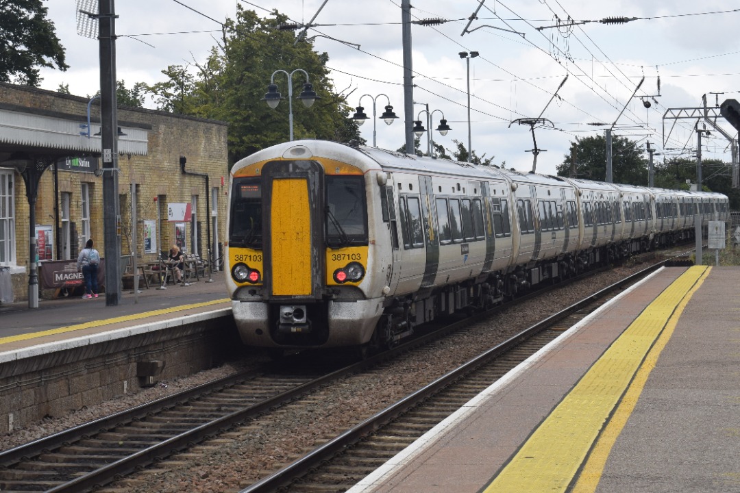 Hardley Distant on Train Siding: CURRENT: 387302 (Front - 1st Photo) and 387103 (Rear - 2nd Photo) call at Ely Station today with the 1T30 12:42 London Kings
Cross to...